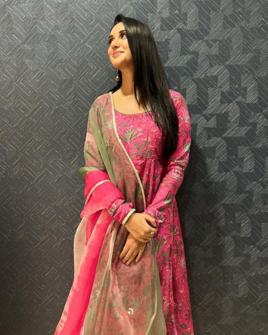 Aachho Taavi Chanderi Suit Set - view 2