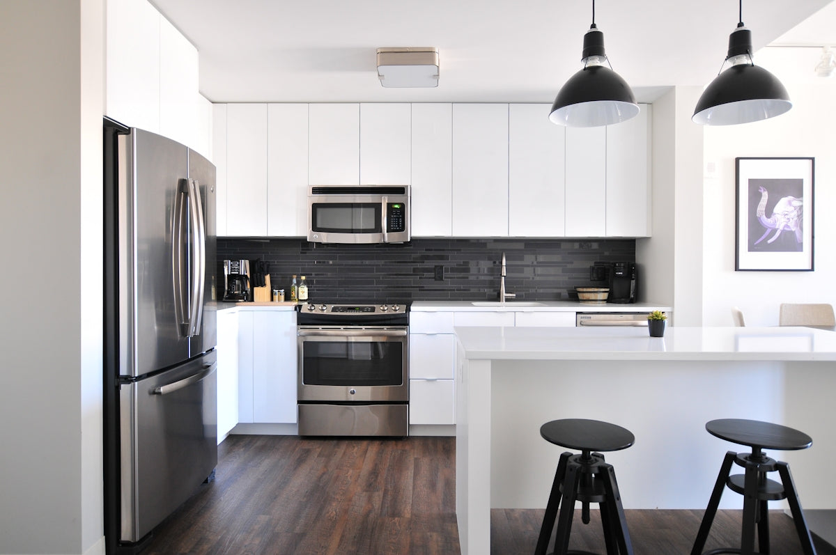 Exploring the Electric Travel Kettle by Milton: A Staple in the Smart Kitchen Revolution with Stainless Steel Kitchenware and Modular Accessories for Health-focused Urban Living