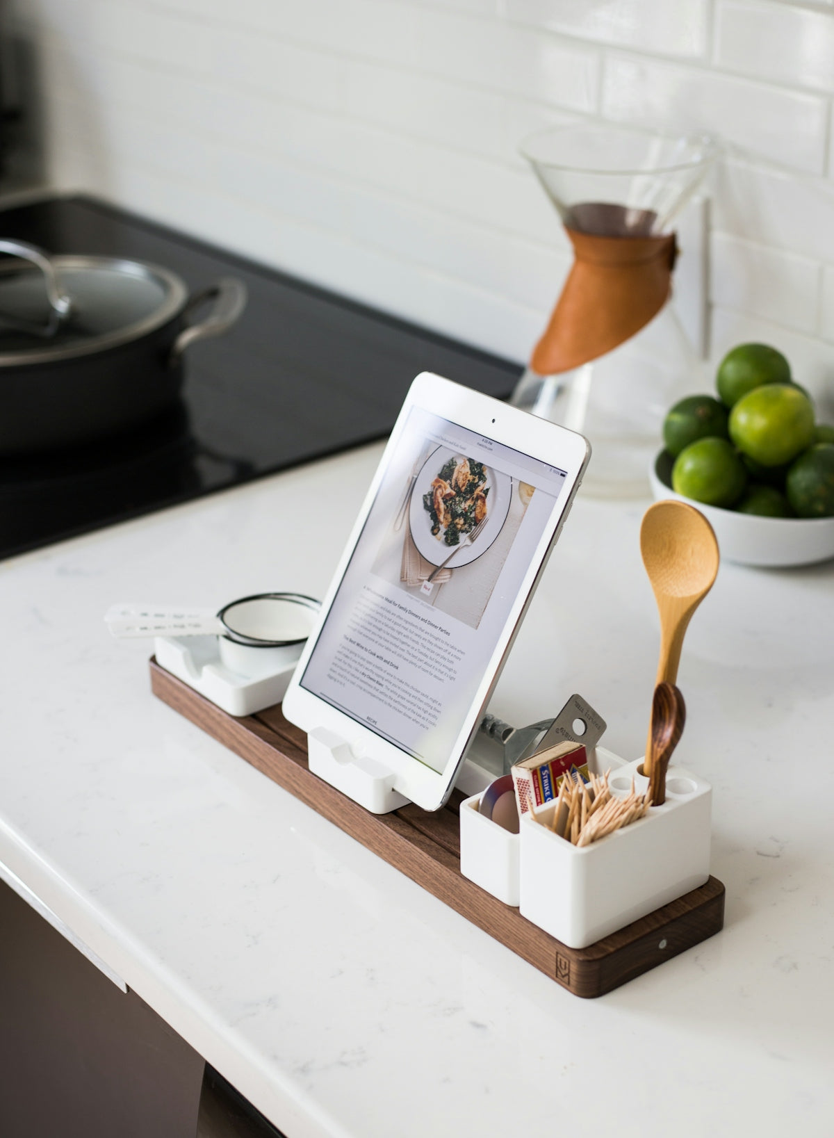 Streamline Your Smart Kitchen with Milton’s Steel Flat Lunchbox and Essential Modular Kitchen Accessories