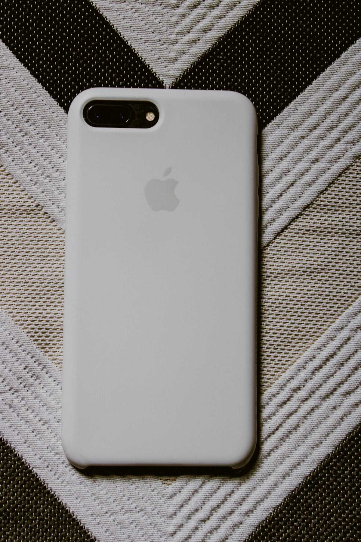 Discover Cutting-Edge Protection: From Premium iPhone 15 Pro Max Cases to Shockproof Galaxy S24 Ultra Back Covers and Gamer-Approved Accessories