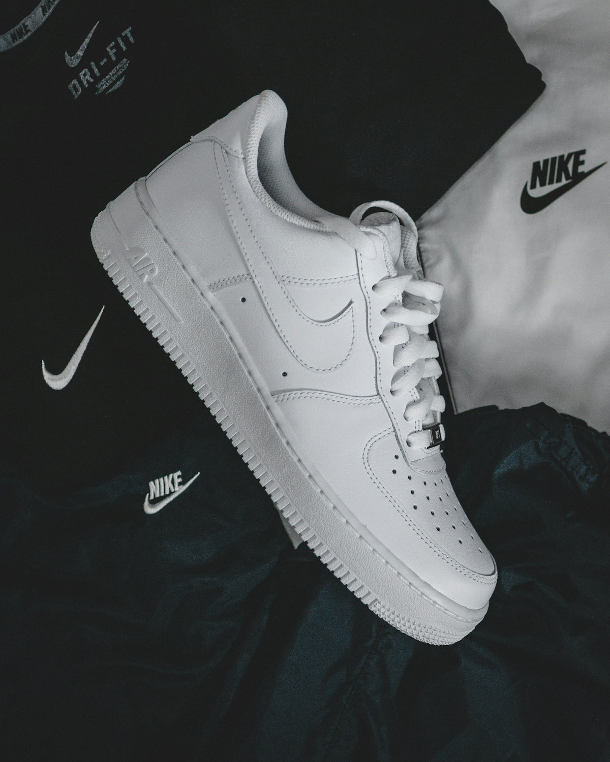 Why White Sneakers Are a Staple in Any Wardrobe for Both Men and Women