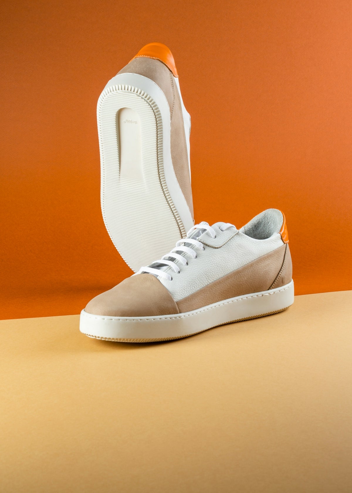 Navigating the World of Sports and Casual Shoes with White Sneakers and Authentic Reebok