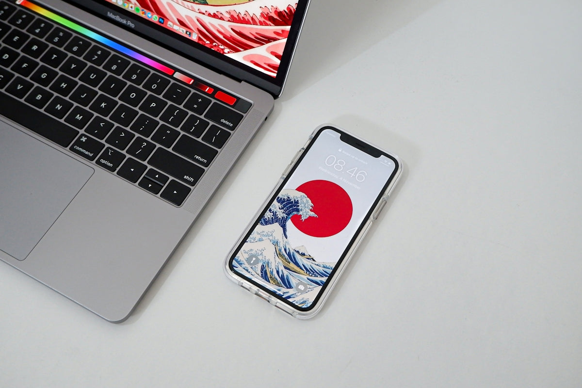 Crafting Unique Custom Mobile Covers Online: An Artist’s Guide