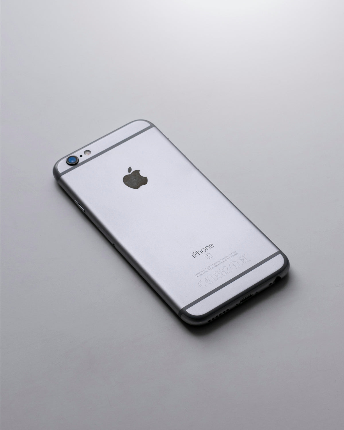 Maximize Your Smartphone Protection: A Guide to Premium iPhone 15 Pro Max Cases and Essential Accessories for Gamers and More