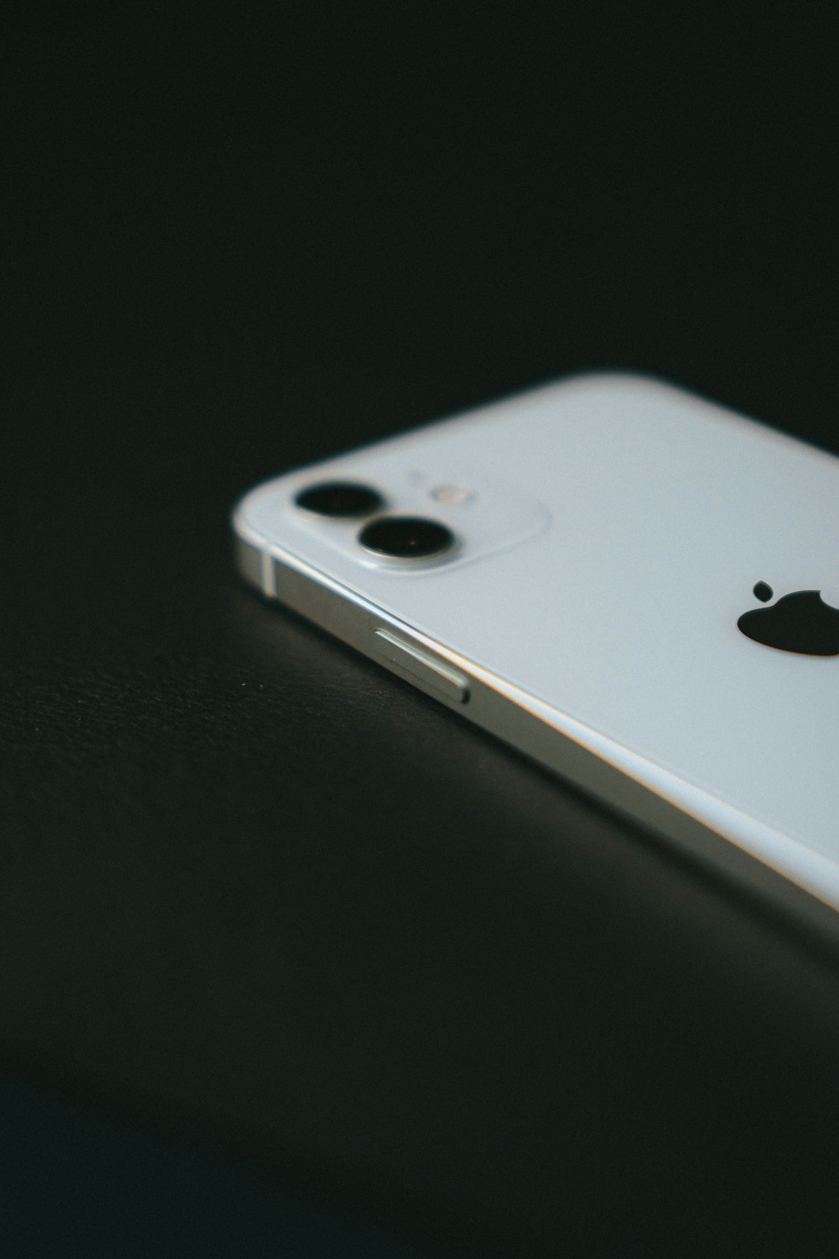 Dive Into Premium iPhone Cases India: The Definitive Buyer’s Perspective