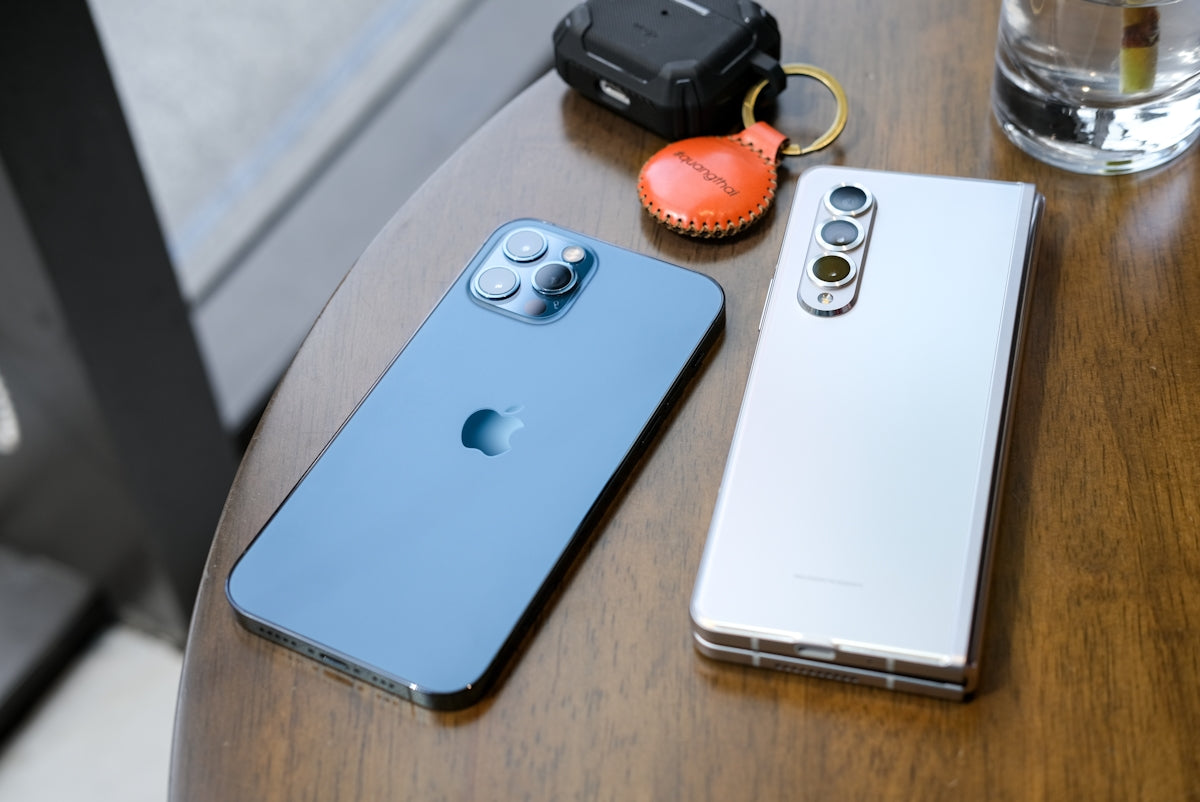 Exploring Versatile Smartphone Protection: From Vintage Maple Leaf Leather Cases and Premium iPhone 15 Pro Max Essentials to Gamer-Ready Covers