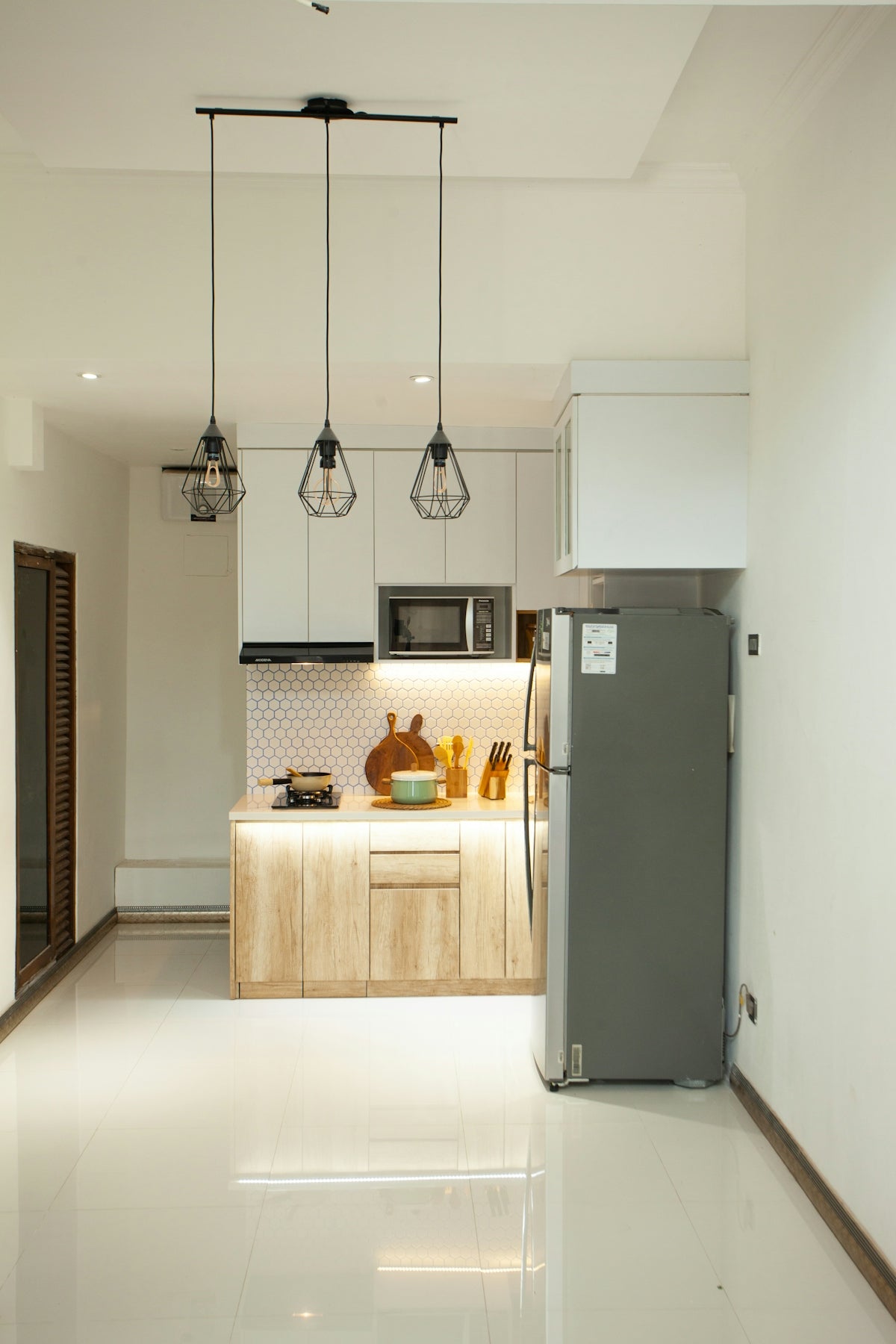 Modern Chai Brewing Essentials: Smart Kitchen Integration with Brass Accessories and Stainless Steel Favorites