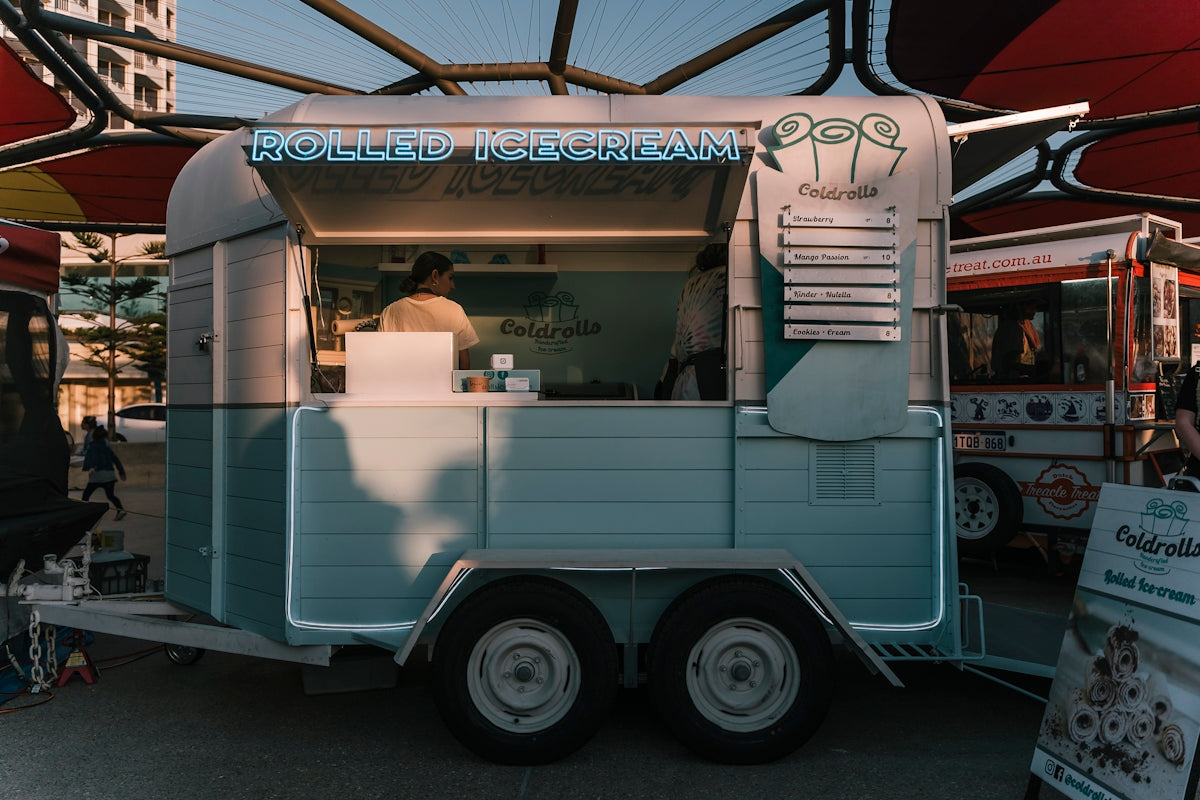 Exploit India’s No.1 BlackTree Gourmet Food Truck Brand with UPI 100% Cashback