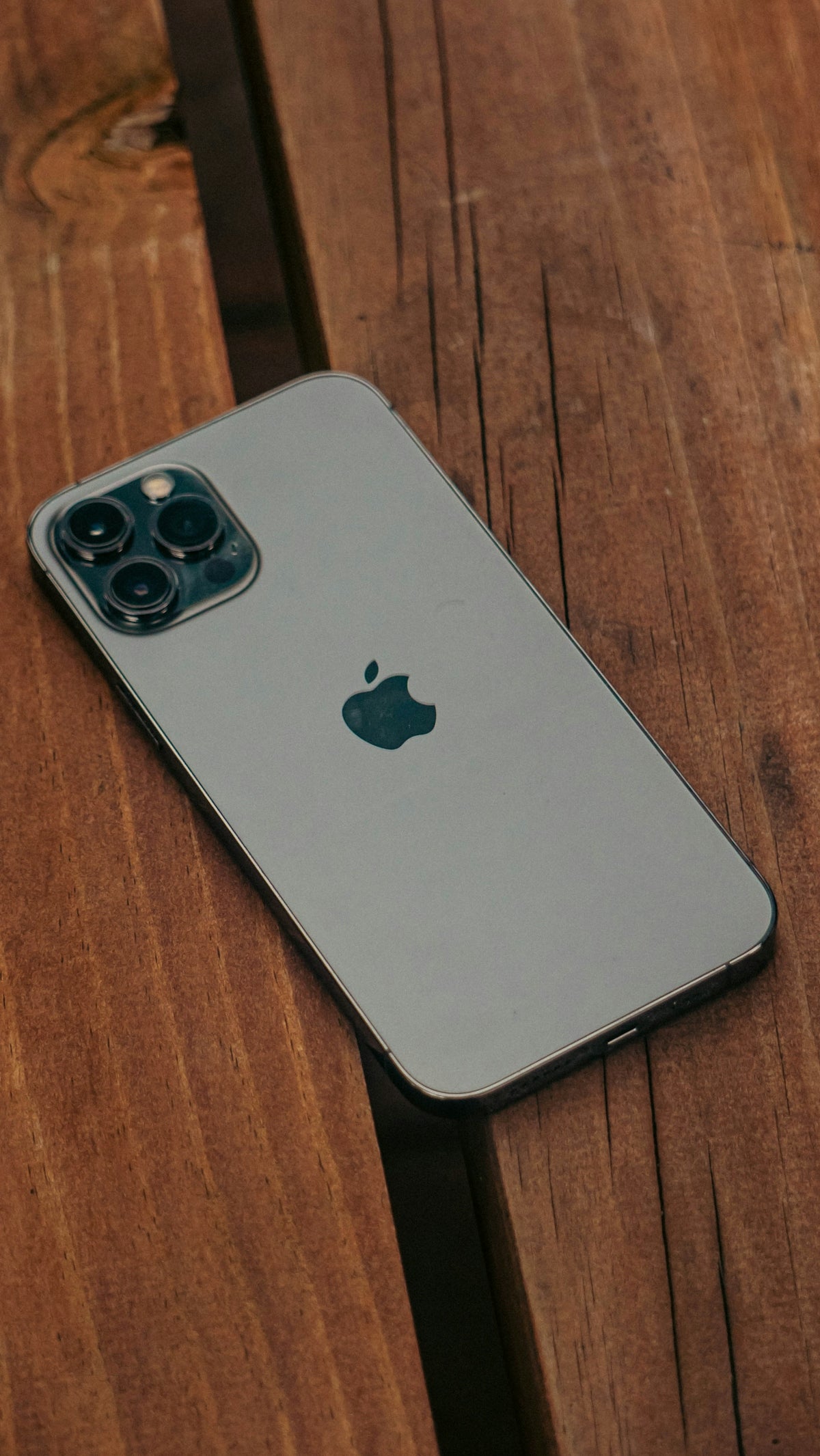 Elegance and Resilience: Choose Your Perfect Match from Premium iPhone 15 Pro Max Cases to Designer Printed Mobile Covers and Gamer-Friendly Accessories