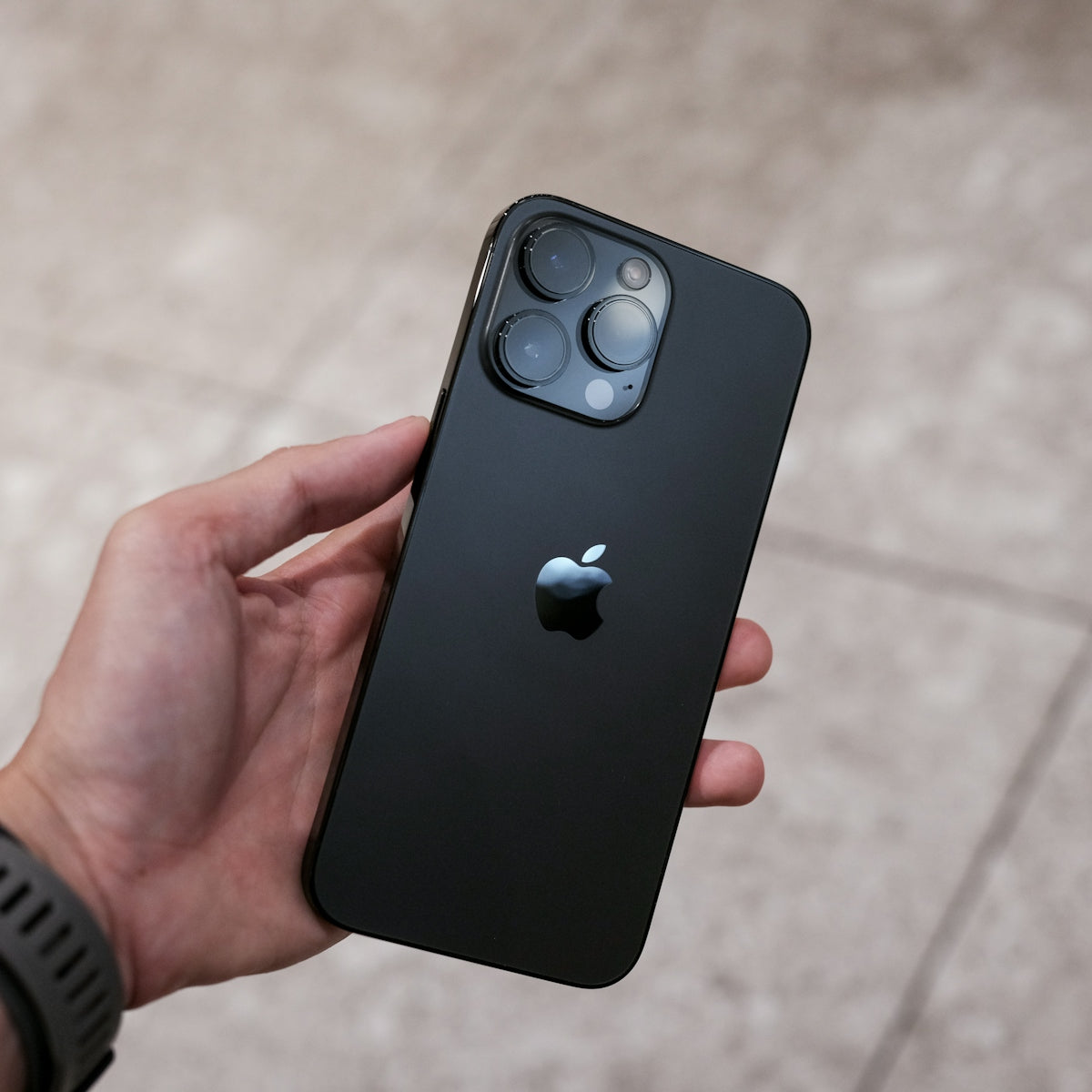 Unveiling the Ultimate Protective Solutions: From Premium iPhone 15 Pro Max Cases to Shockproof Samsung and Gaming-Ready Smartphone Accessories