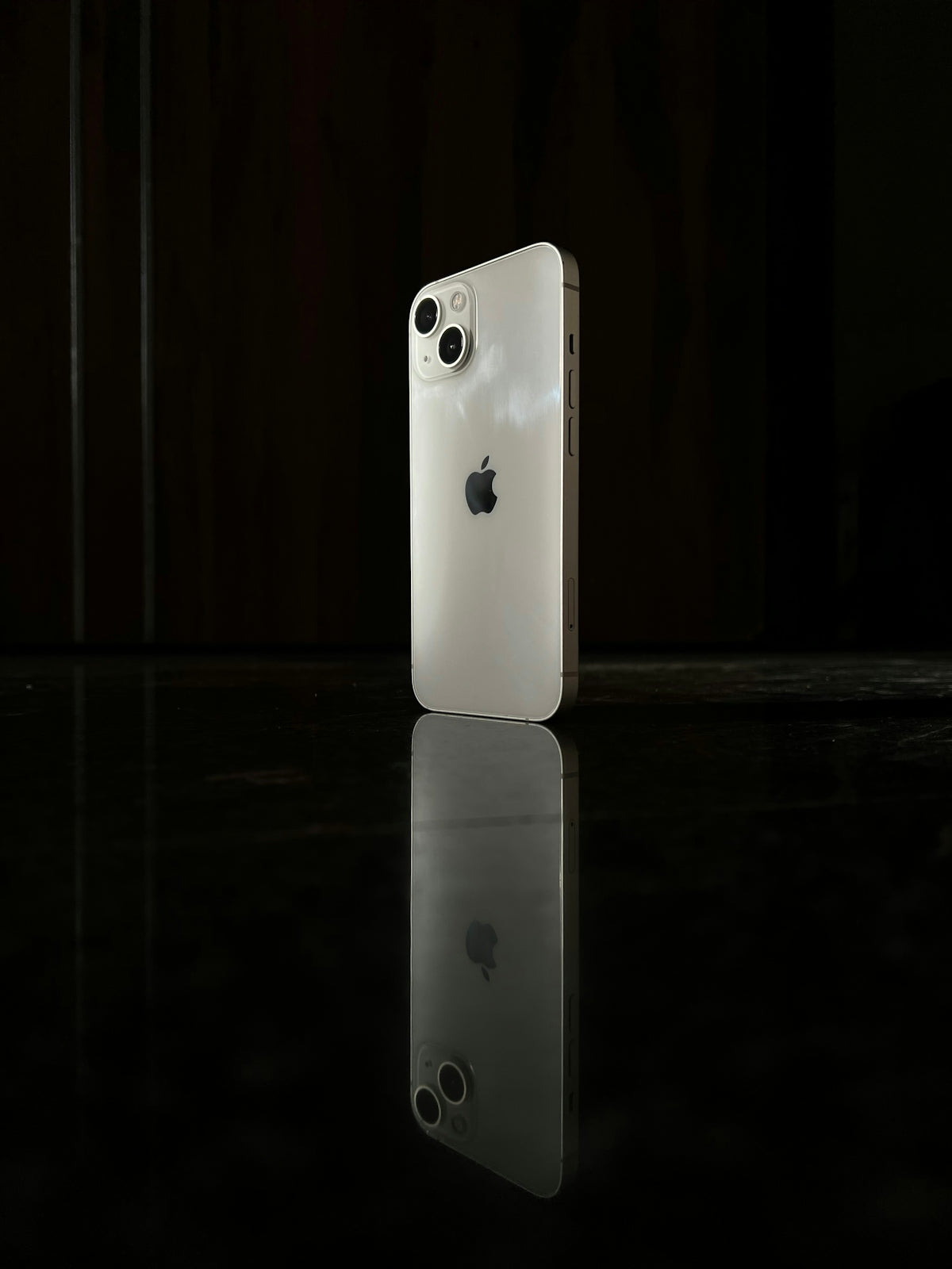 Exploring the Latest in Smartphone Case Innovation: From Premium iPhone 15 Pro Max Cases to Mobile Covers with Built-In Selfie Lights or Power Banks