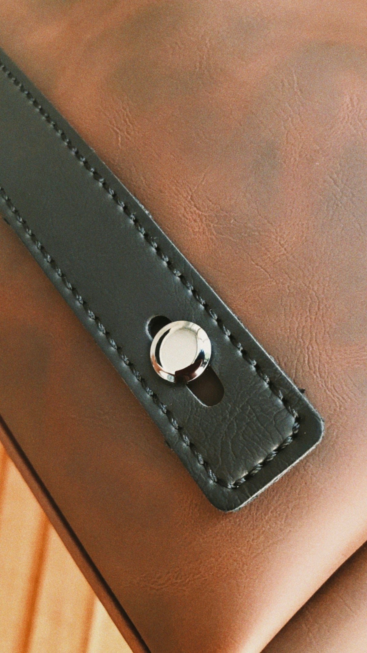 Exploring Luxury Leather Phone Cover India and Other Essential Smartphone Case Accessories: From Galaxy S25 Series Premium to Gamer-Friendly Shockproof Designs