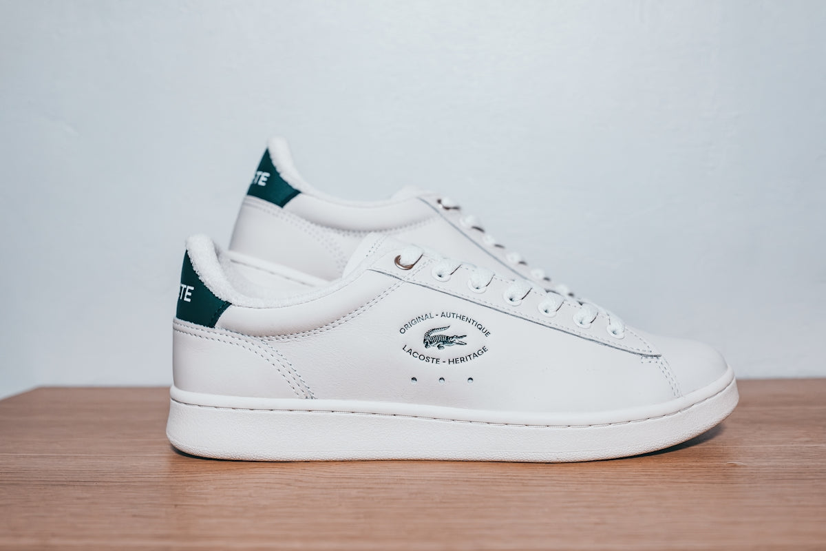 What Makes White Sneakers a Staple in Sports Shoes for Men and Women