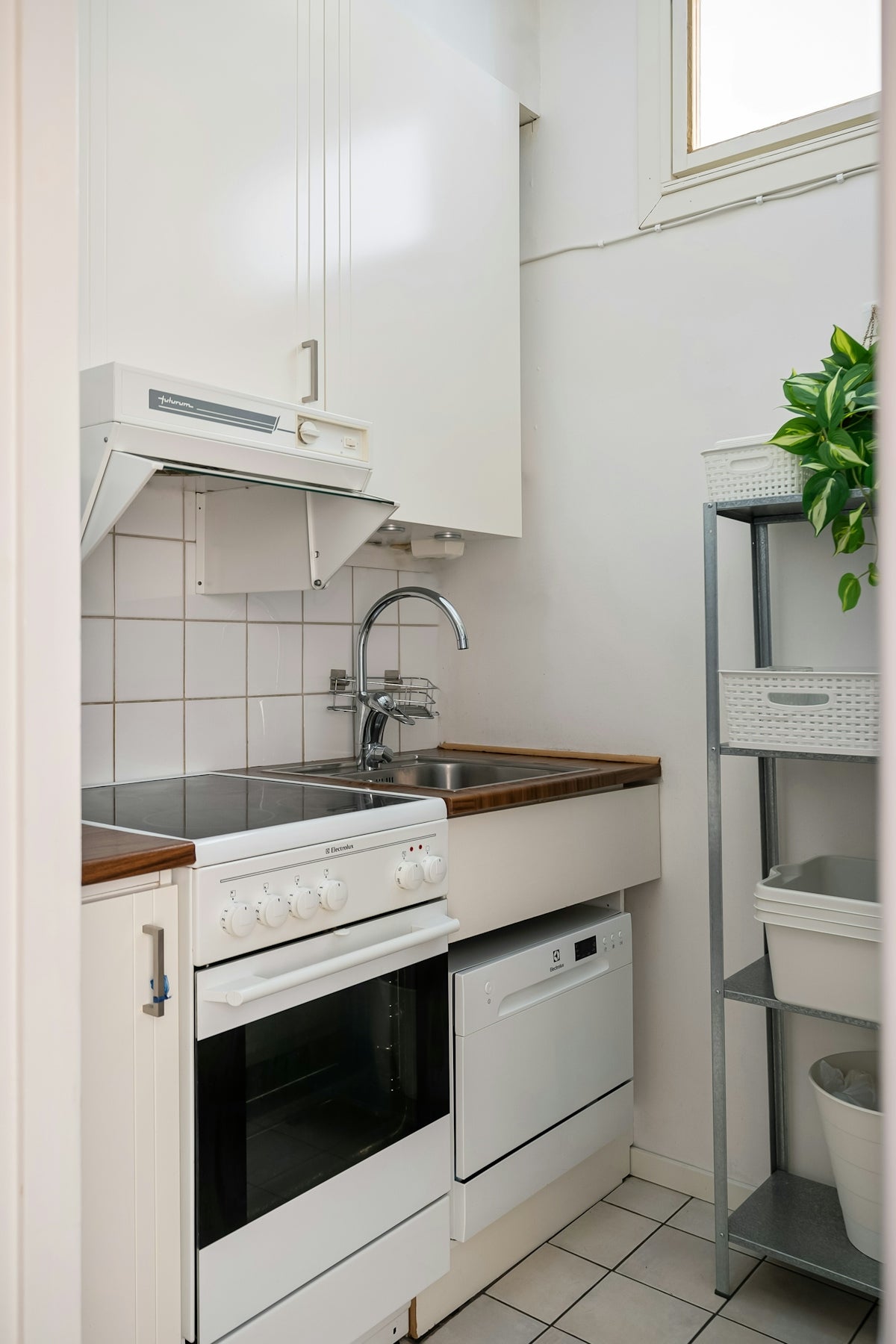 Exploring the Smart Kitchen Revolution with Milton’s Steel Crispy Storage Jar: Essential Modular Kitchen Accessories for Health-Focused Urban Cooking