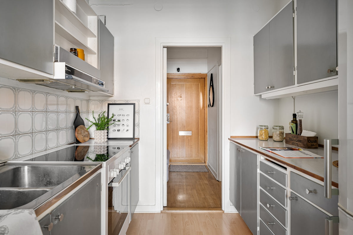 Embrace Traditional Lagan Cooking with Copper Hammered Lagan: A Journey through Modern Smart Kitchen Accessories and Induction Cooktops