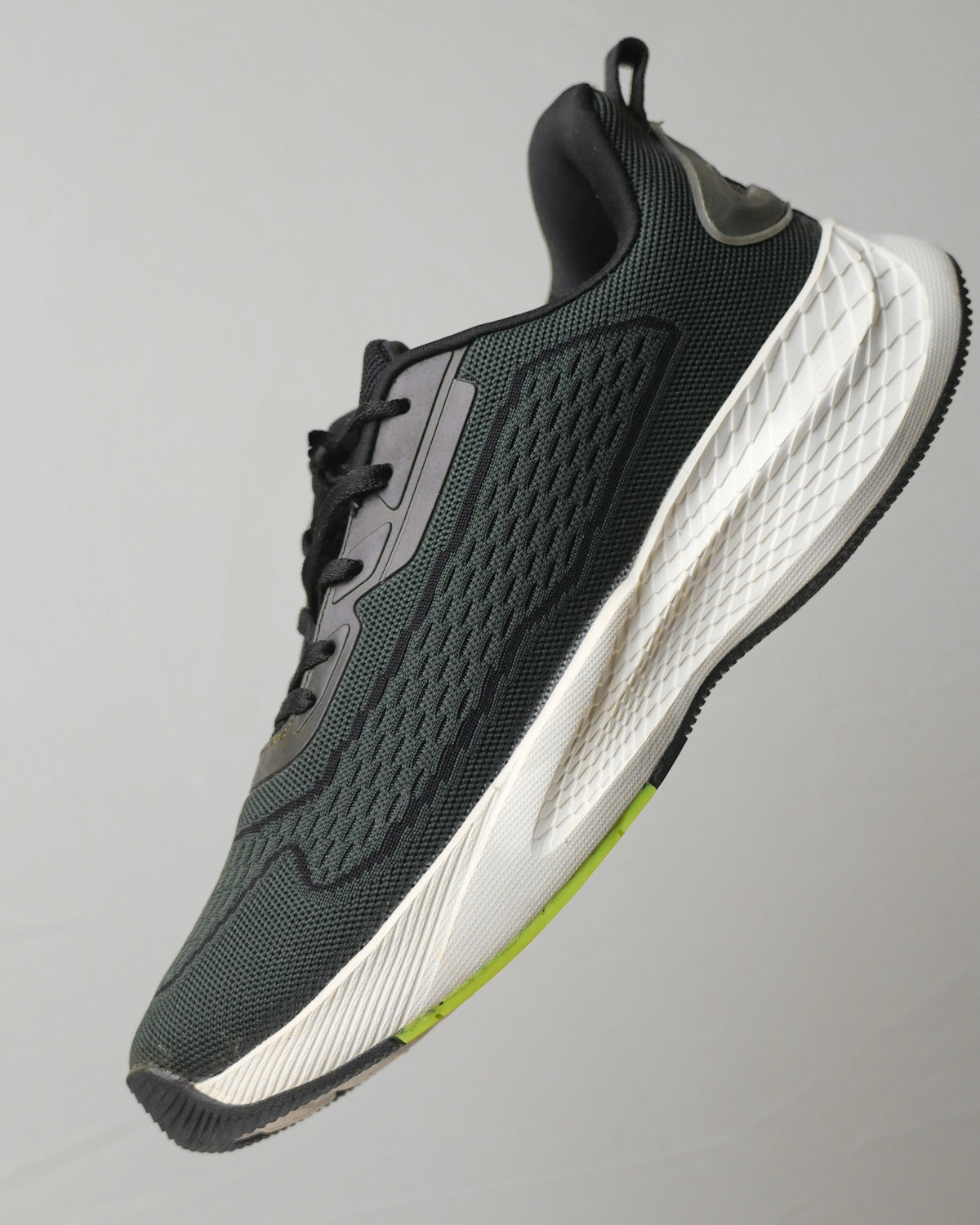 A Beginner’s Guide to Selecting the Perfect Sports Shoes for Men