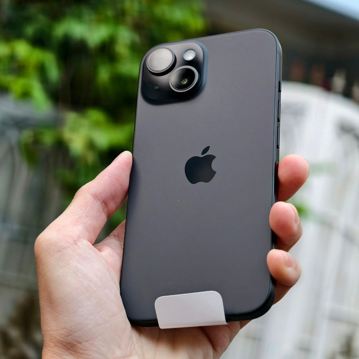 Enhance Device Versatility: MOMAX Power Pillar 10000mAh with Premium iPhone 15 Pro Max Cases and Rugged Armor Options