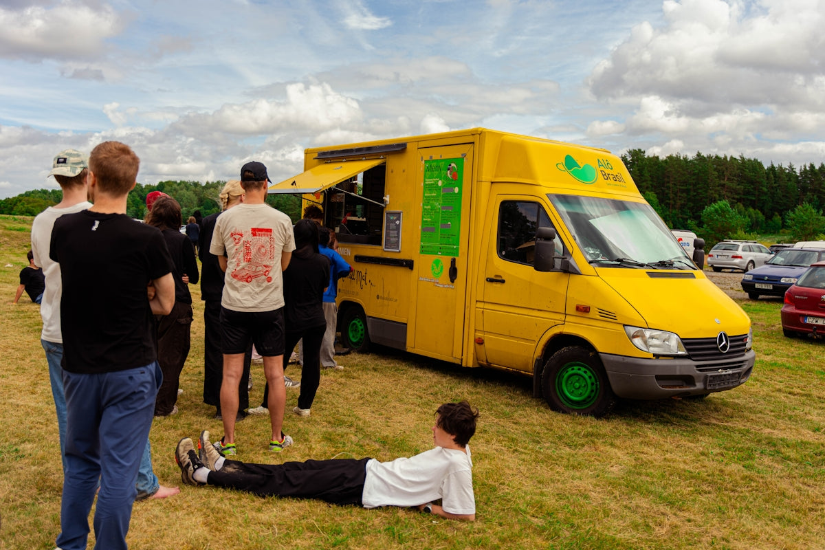 Kickstart Your Mobile Kitchen Franchise: A Comprehensive Guide by BlackTree – India’s No.1 Food Truck Brand with 100% Cashback Gourmet Deals
